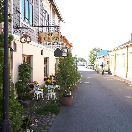 Hotel Villa Antonius Наантали Екстериор снимка
